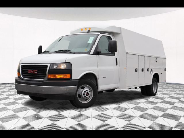 2023 GMC Savana Base