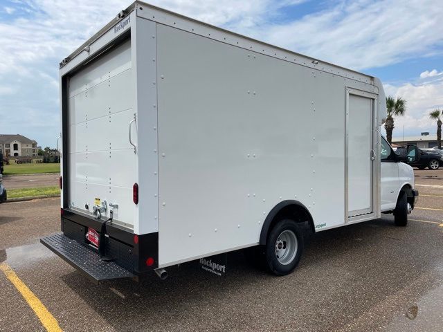 2023 GMC Savana Base