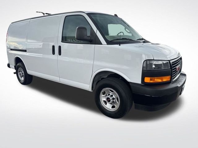 2023 GMC Savana Base