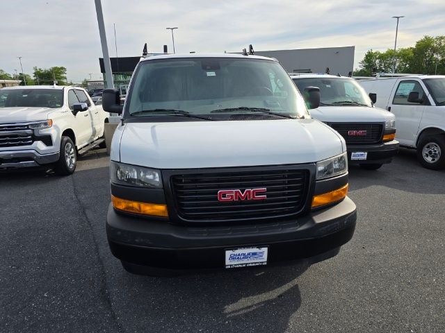 2023 GMC Savana Base