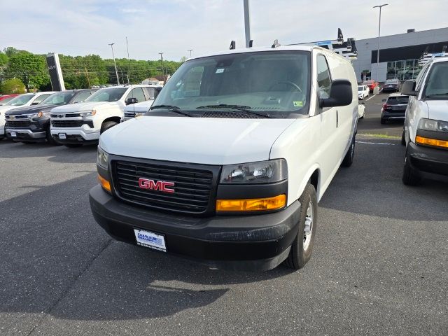 2023 GMC Savana Base