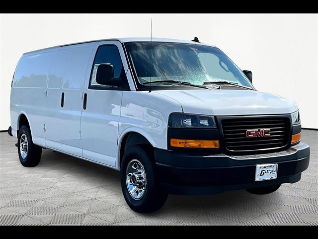 2023 GMC Savana Base