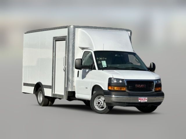 2023 GMC Savana Base