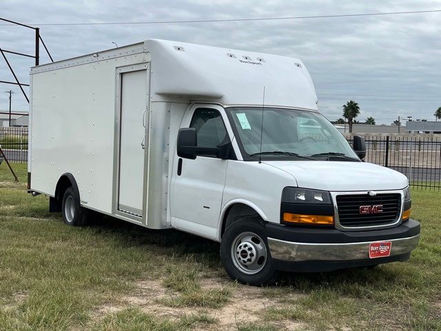 2023 GMC Savana Base