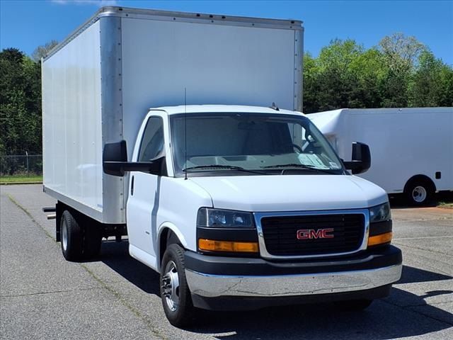 2023 GMC Savana Base