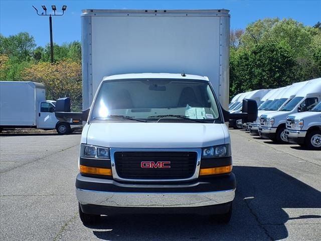 2023 GMC Savana Base