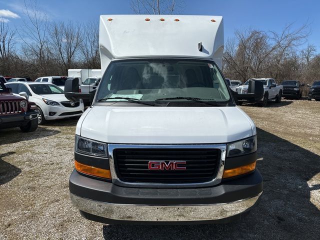 2023 GMC Savana Base