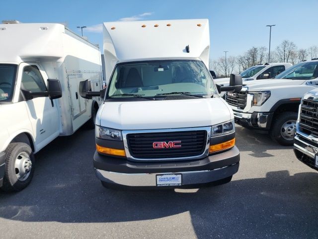 2023 GMC Savana Base