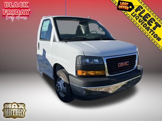 2023 GMC Savana Base