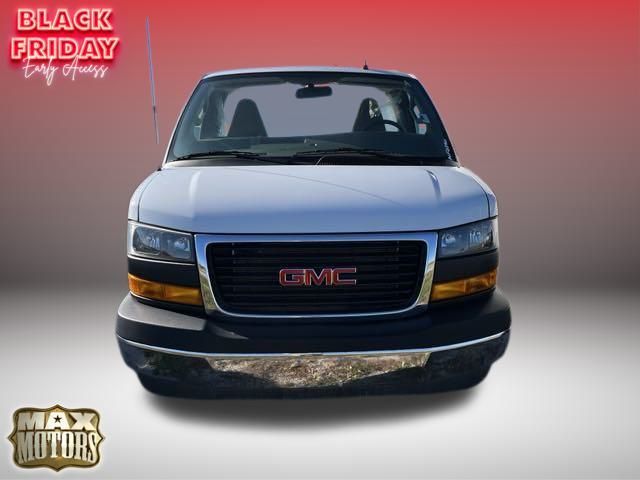 2023 GMC Savana Base