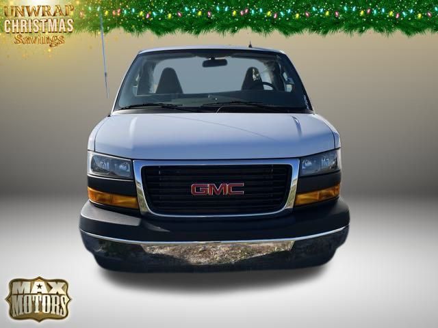 2023 GMC Savana Base