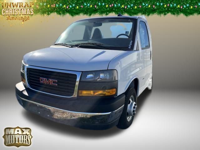 2023 GMC Savana Base