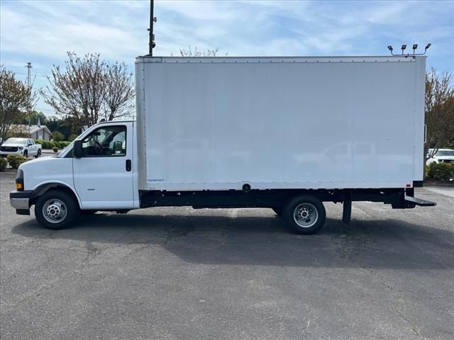 2023 GMC Savana Base