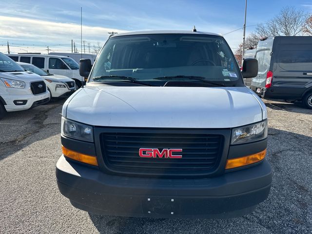 2023 GMC Savana Base