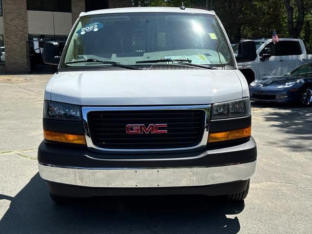 2023 GMC Savana Base