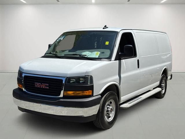 2023 GMC Savana Base