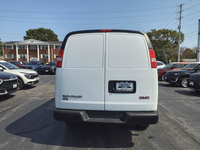 2023 GMC Savana Base