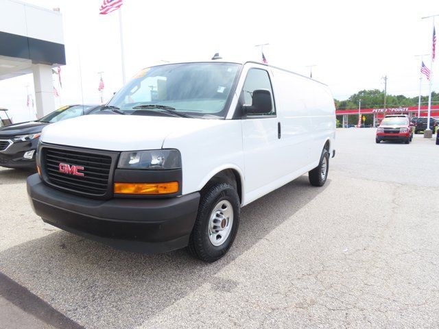 2023 GMC Savana Base