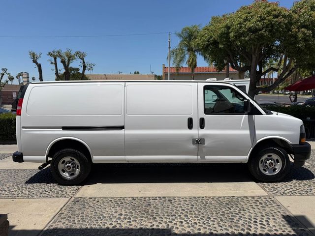 2023 GMC Savana Base