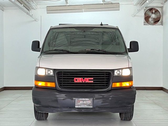 2023 GMC Savana Base