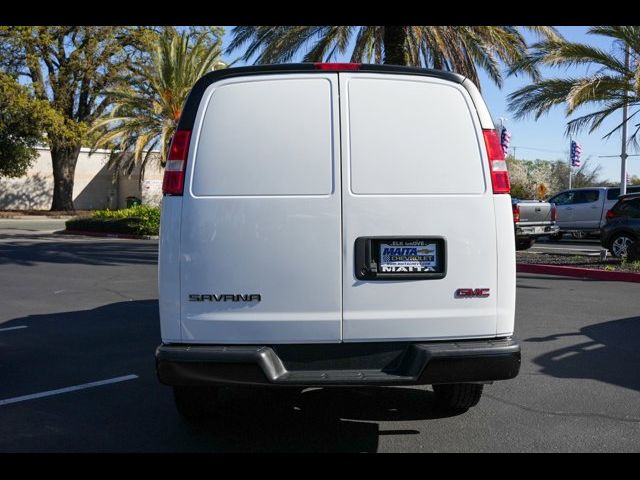 2023 GMC Savana Base