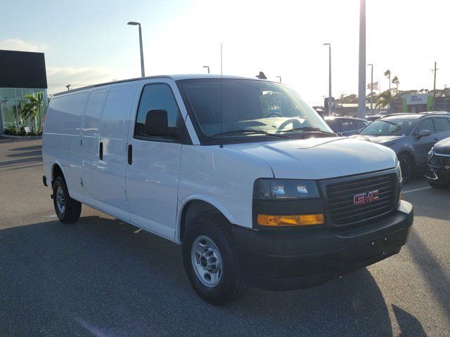 2023 GMC Savana Base