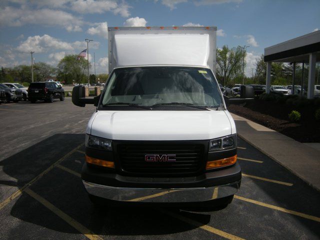 2023 GMC Savana Base