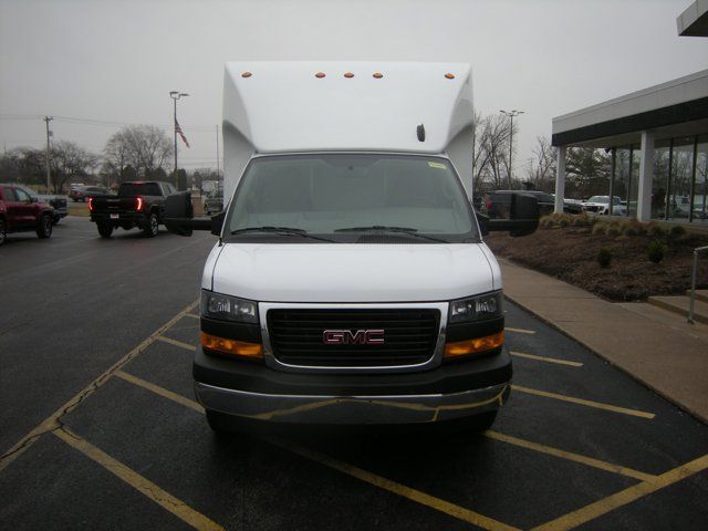 2023 GMC Savana Base