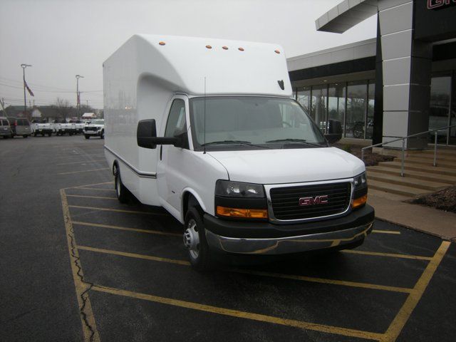 2023 GMC Savana Base