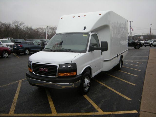 2023 GMC Savana Base