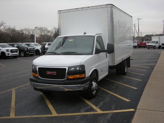 2023 GMC Savana Base