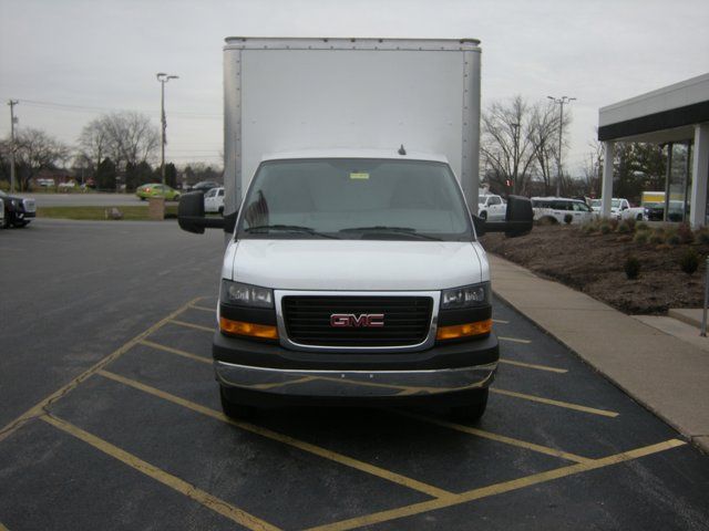 2023 GMC Savana Base