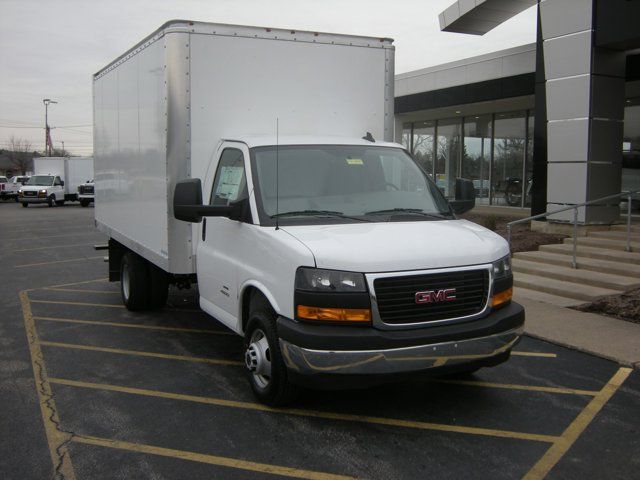 2023 GMC Savana Base