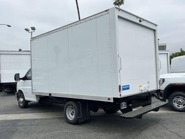 2023 GMC Savana Base