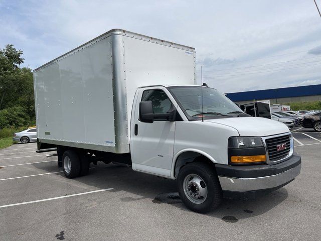 2023 GMC Savana Base
