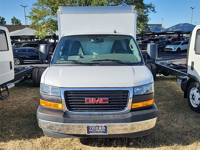 2023 GMC Savana Base