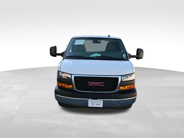 2023 GMC Savana Base