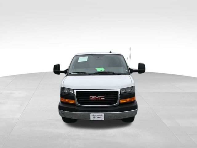 2023 GMC Savana Base