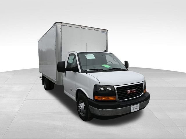 2023 GMC Savana Base