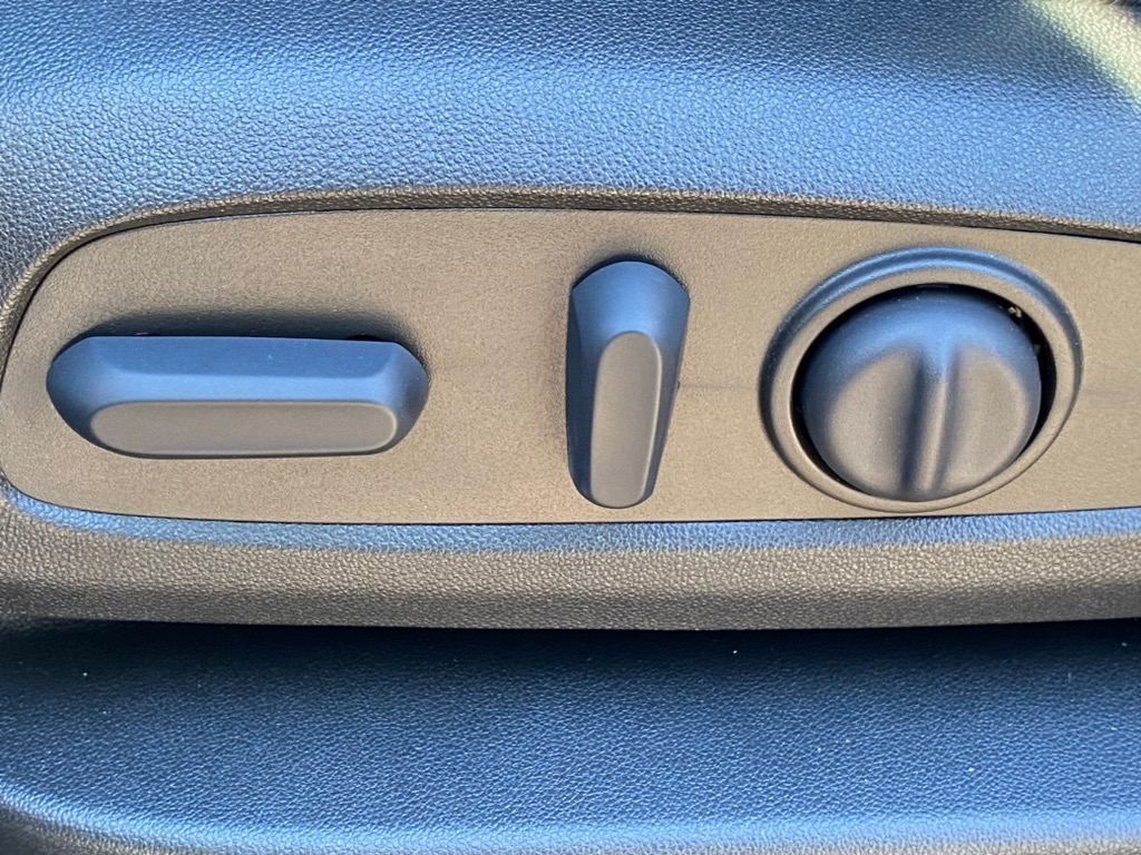 Vehicle image 16 of 31