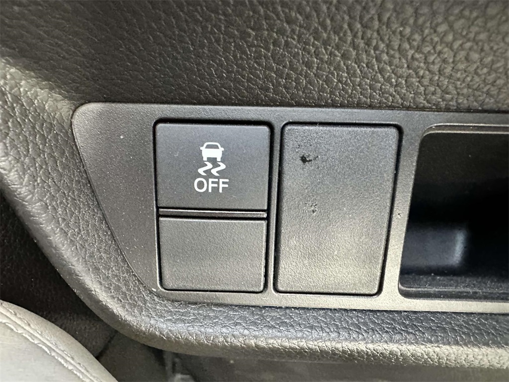 Vehicle image 14 of 30