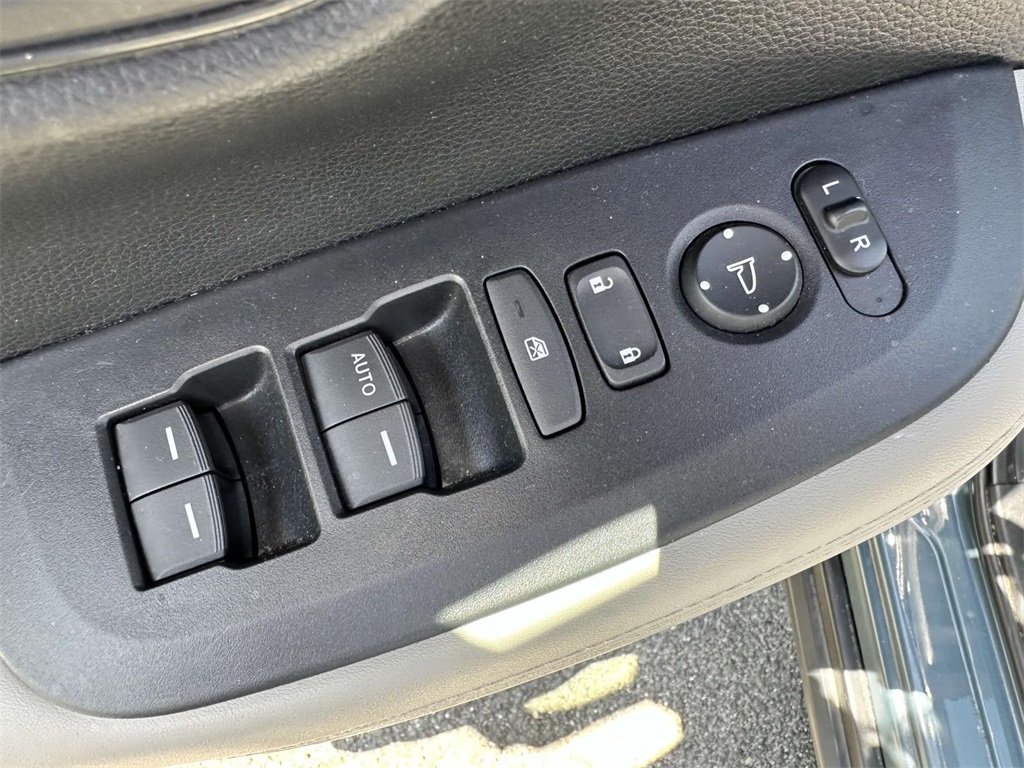 Vehicle image 9 of 30