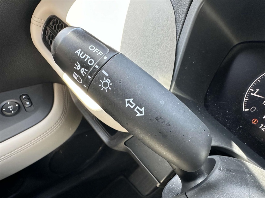 Vehicle image 18 of 30