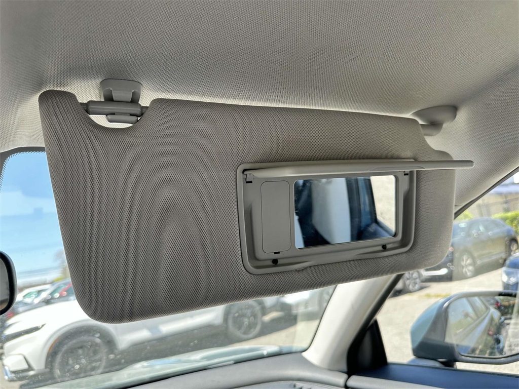 Vehicle image 28 of 30