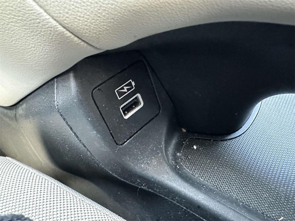 Vehicle image 27 of 30