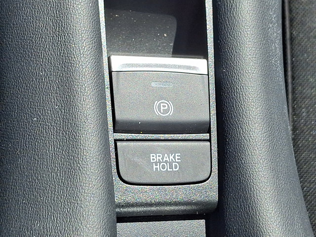 Vehicle image 25 of 31