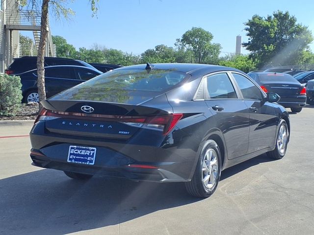 2023 Hyundai Elantra SE