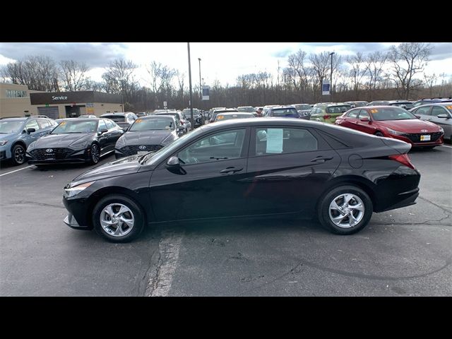 2023 Hyundai Elantra SE