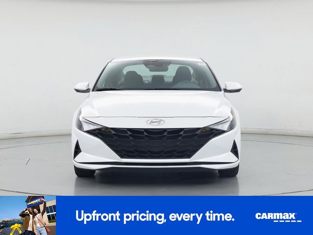 2023 Hyundai Elantra SE