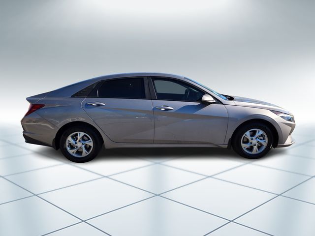2023 Hyundai Elantra SE
